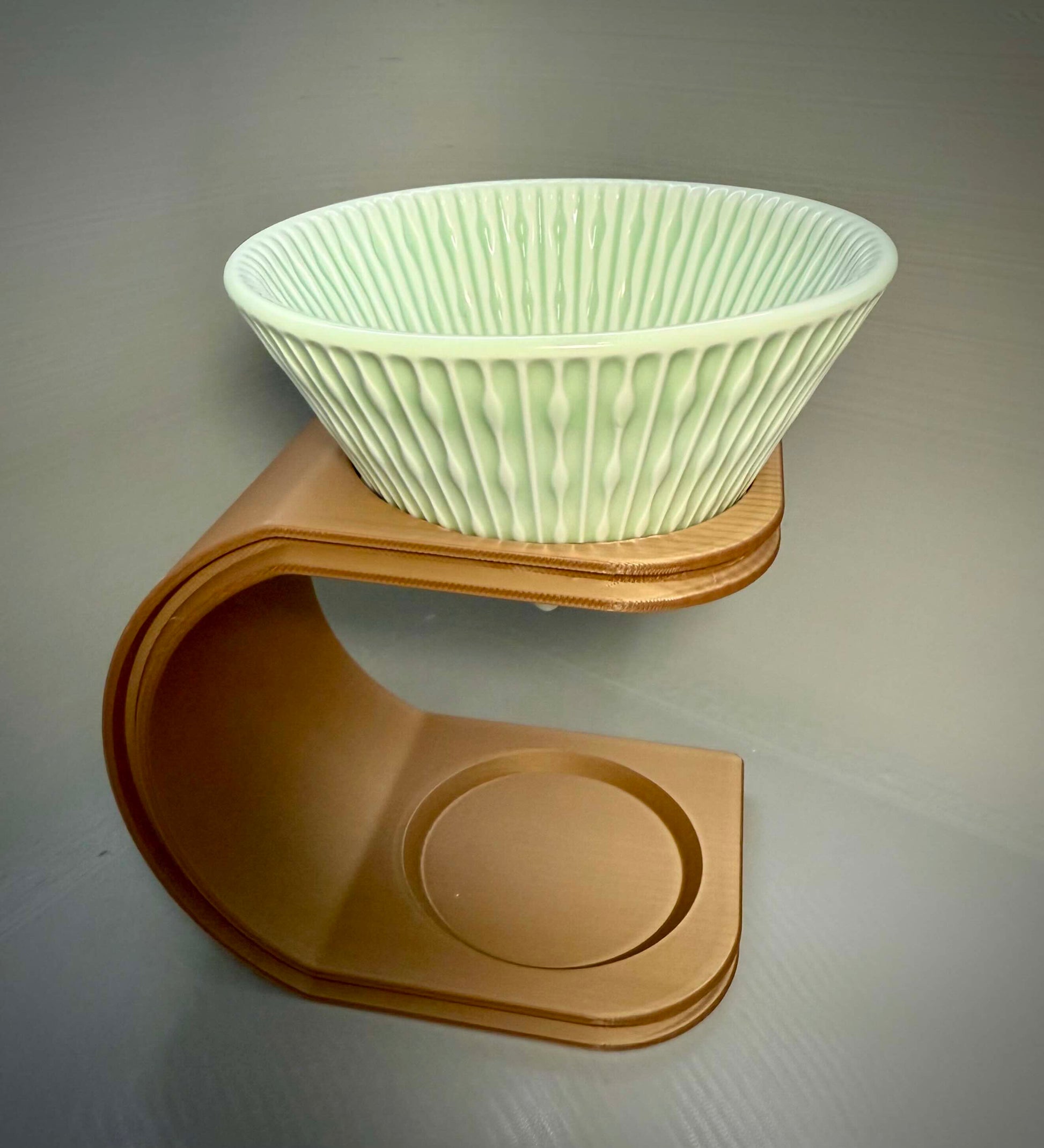 Suporte para coador de café marrom