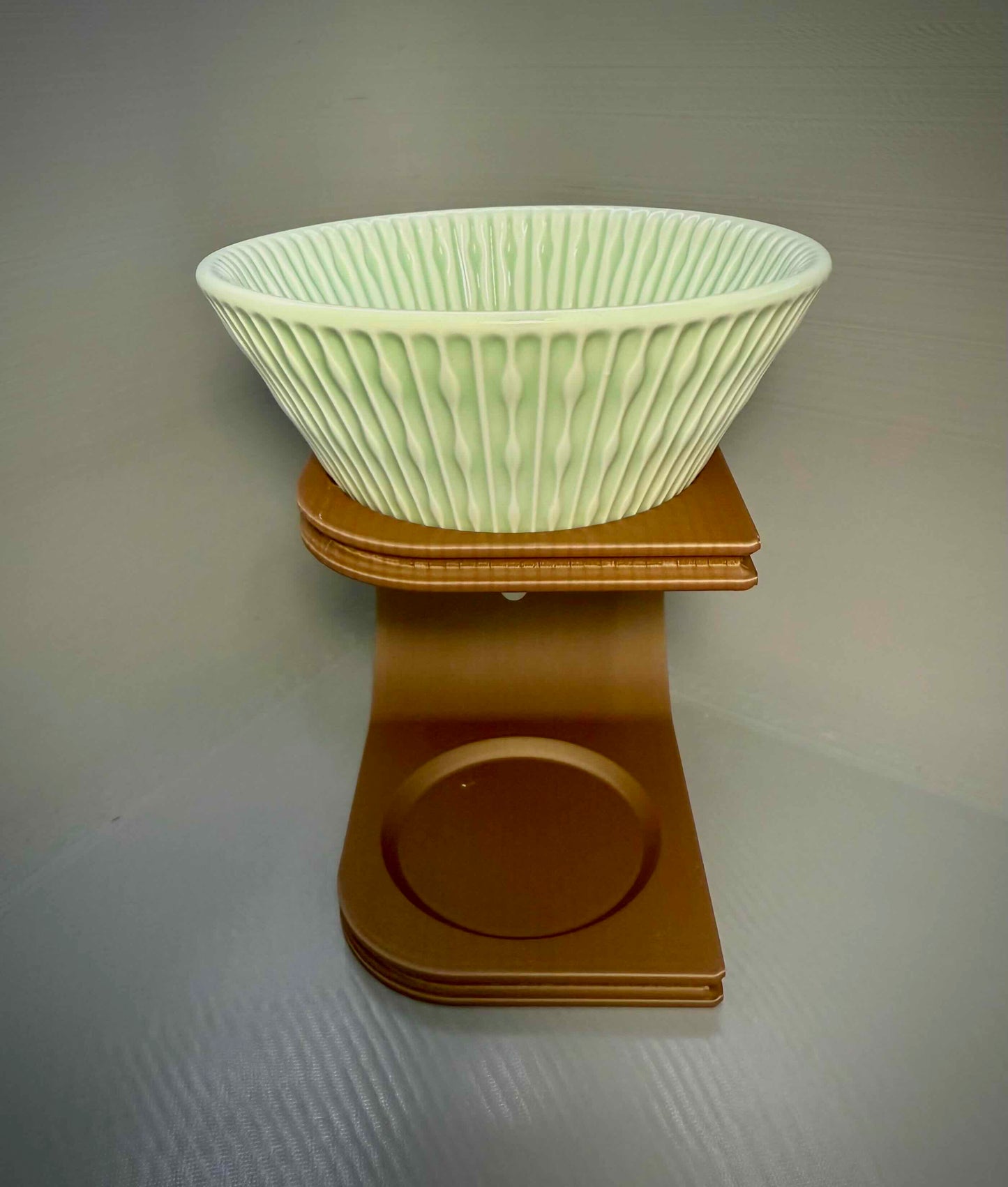 Suporte para coador de café marrom