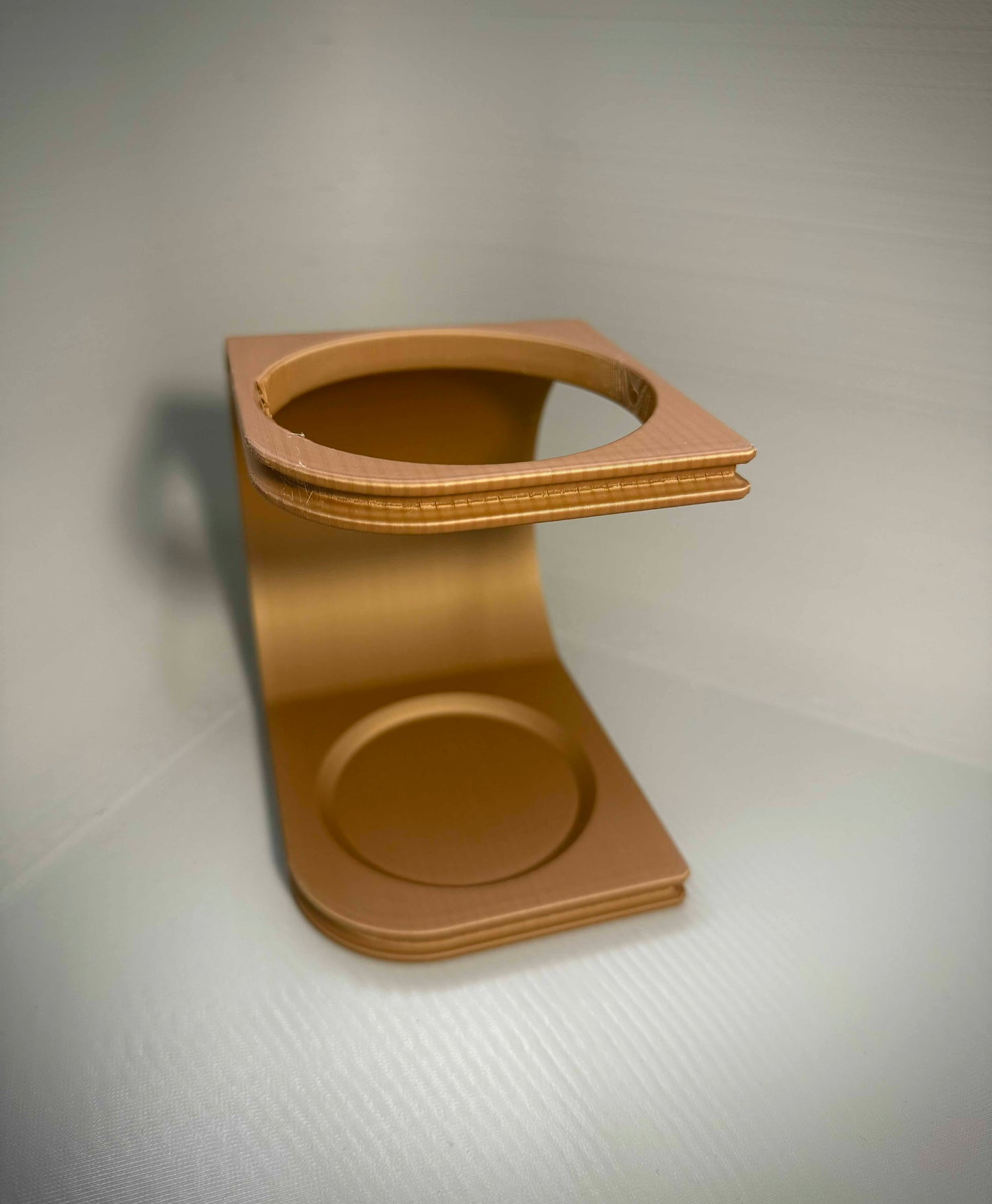 Suporte para coador de café marrom